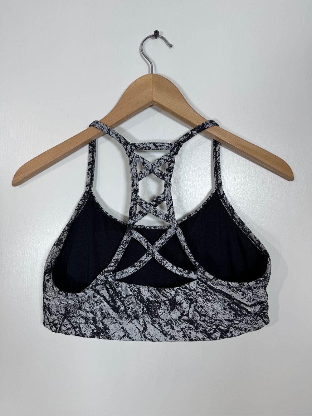 WAT6 {All in Motion} Black White Print Racerback Ladderback Sports Bra - Picture 2 of 5